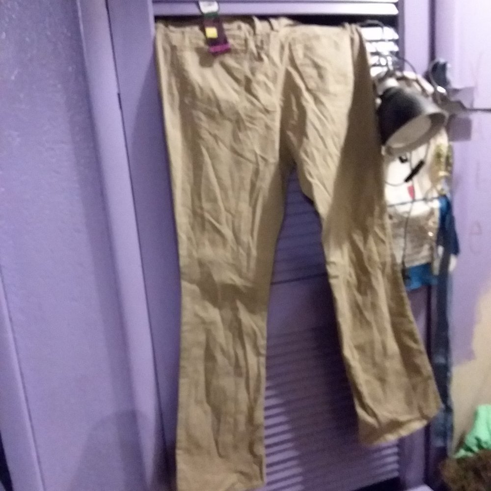NEW NO BOUNDRIES BOOTCUT  Size 17 beige Jeans